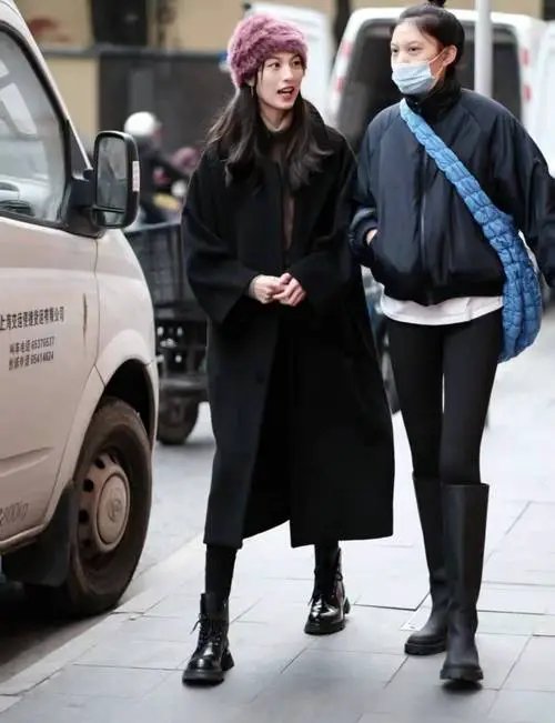 皮肤白适合黑色衣服怎么搭配什么围巾好看图片大全