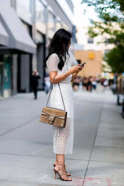 包包要怎么搭配衣服好看图片