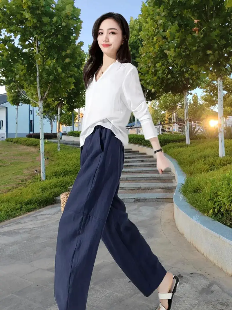 藏青色衣服配什么裤子