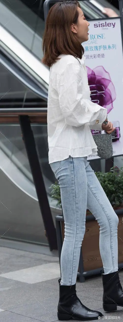 短靴牛仔裤怎么搭配衣服图片