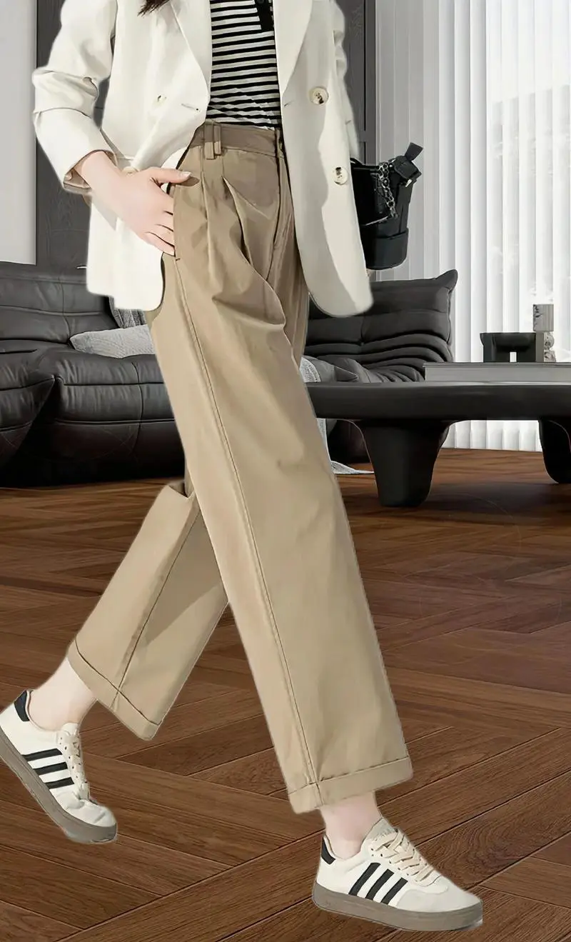 浅卡其裤子怎么搭配图片