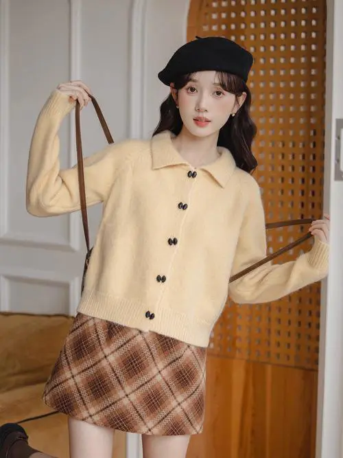 女生短毛衣怎么搭配