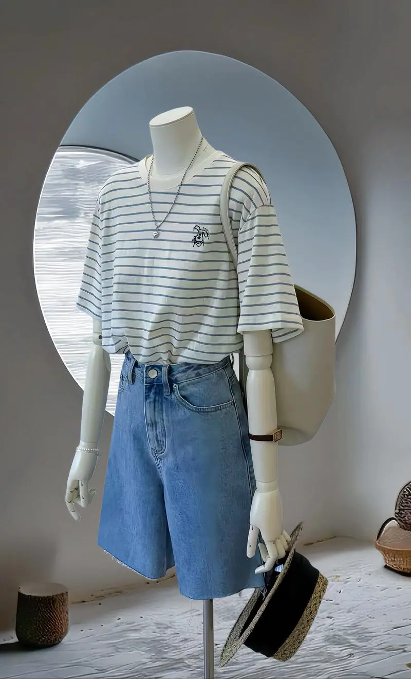 深色条纹t恤怎么搭配