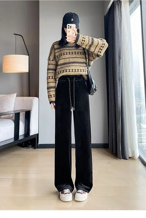 丝绒的裤子怎么搭配