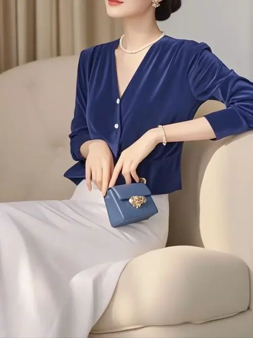 深蓝色上衣怎么搭配