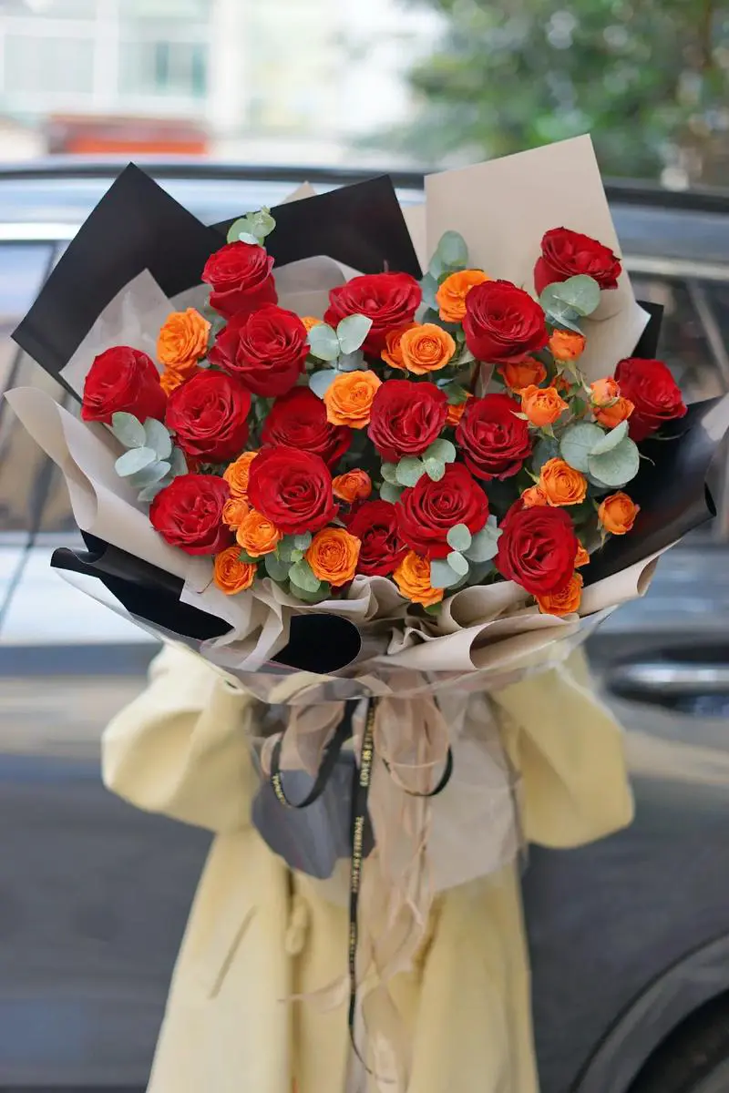 红玫瑰怎么搭配