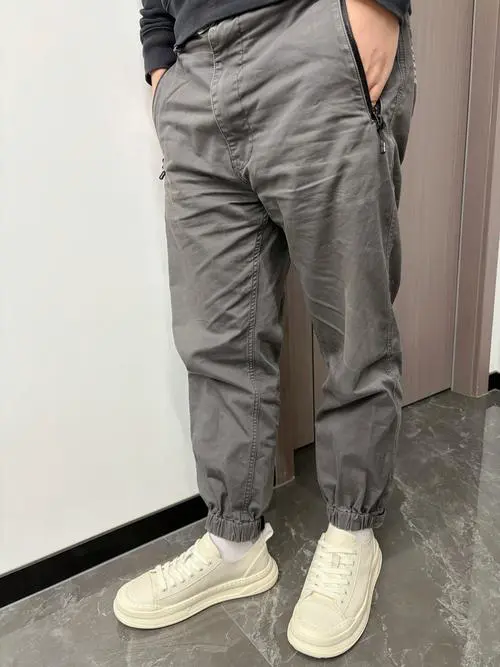 米白色的高帮皮鞋怎么搭配