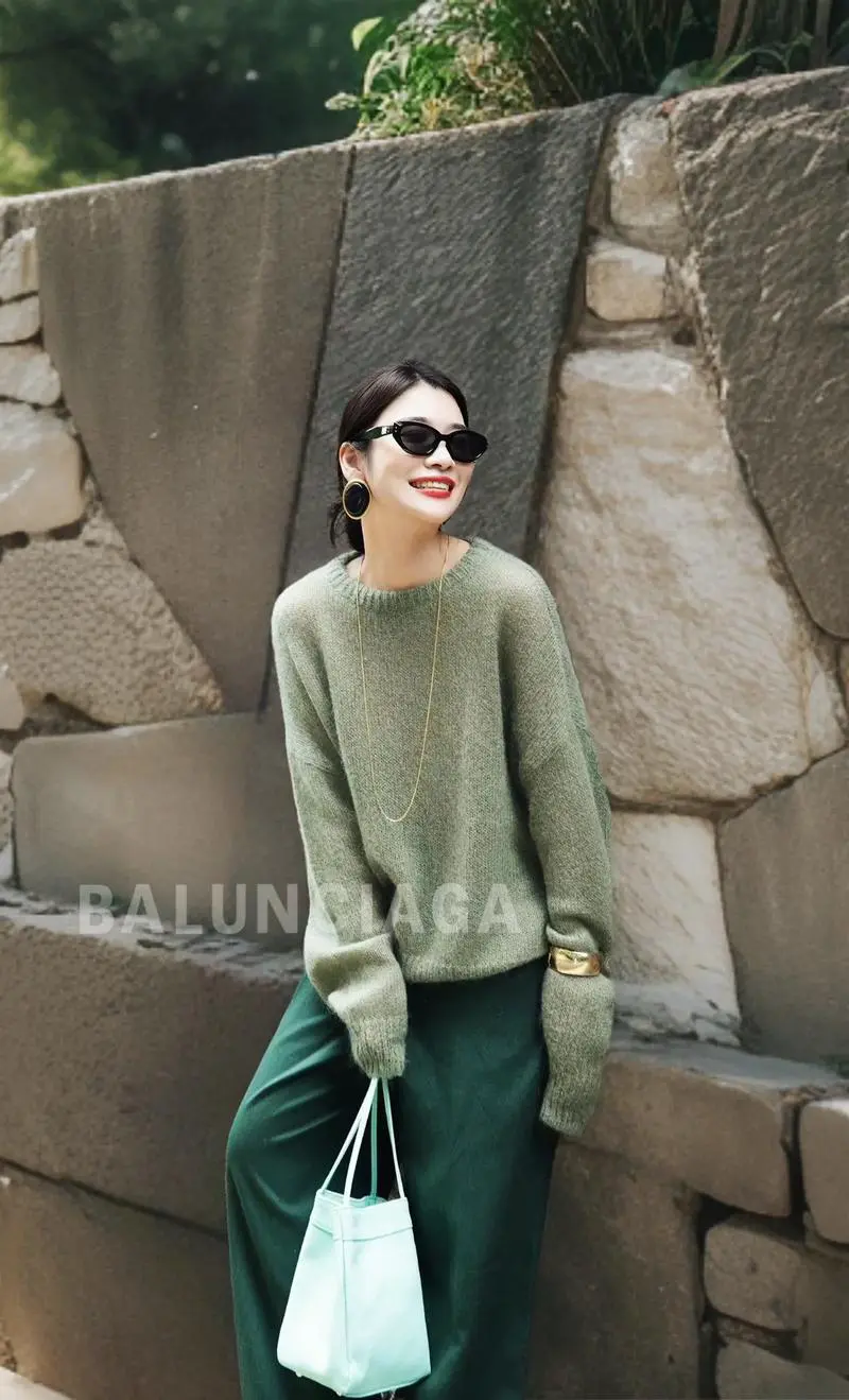 军绿的女士毛衣怎么搭配什么裤子