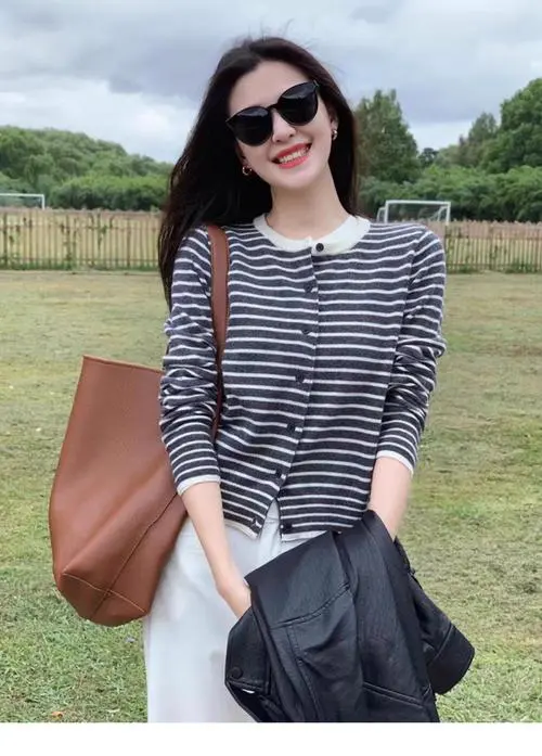 外套小款毛衣怎么搭配图片