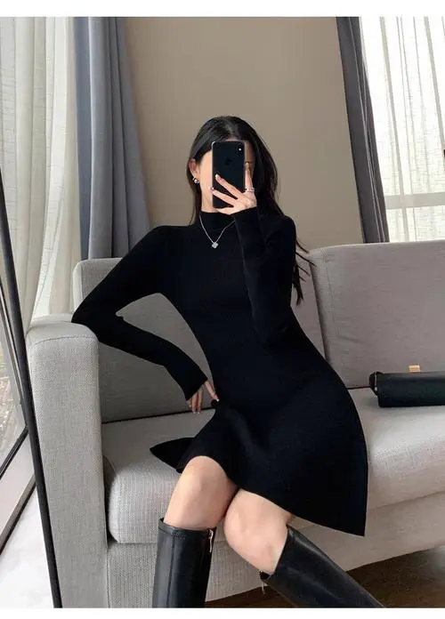 黑色秋天连衣裙怎么搭配