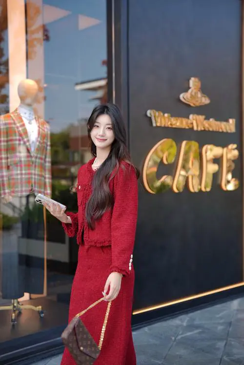 红色格格外套怎么搭配