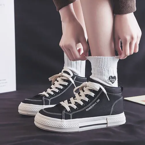 高帮黑色运动鞋怎么搭配衣服好看