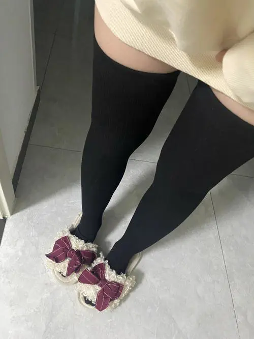 黑色过膝袜怎么搭配图片