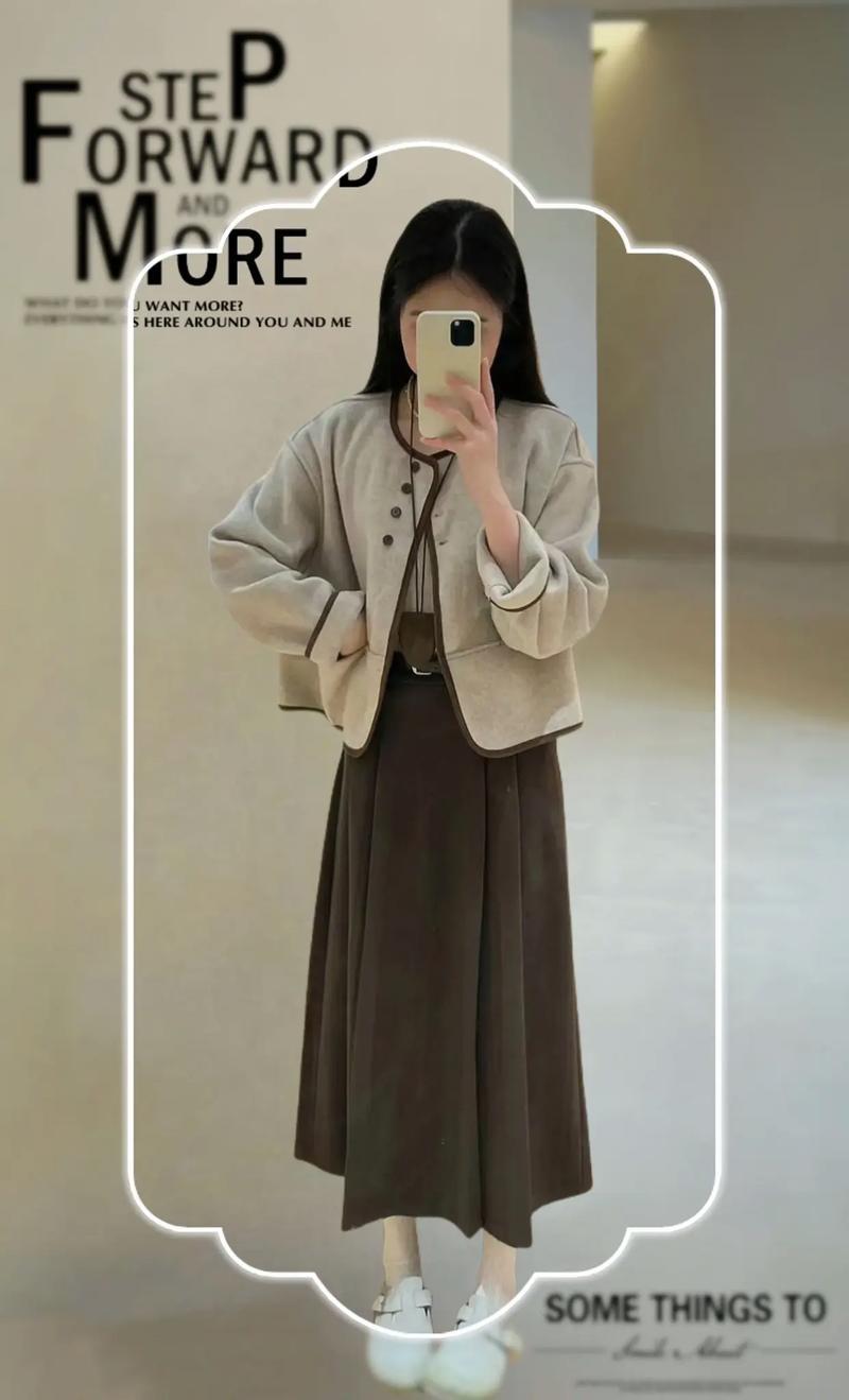 毛呢裙子配什么上衣