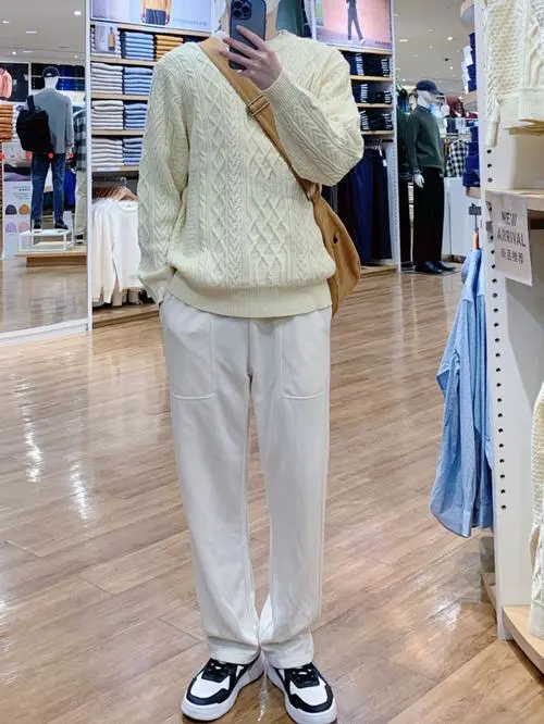 白色毛衣配什么裤子好看