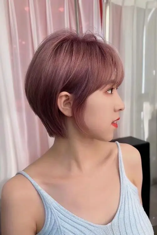 粉色短发怎么搭配