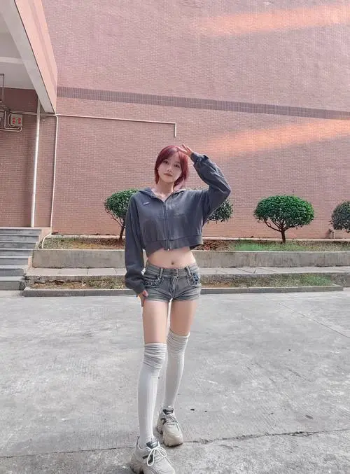 长筒过膝袜怎么搭配