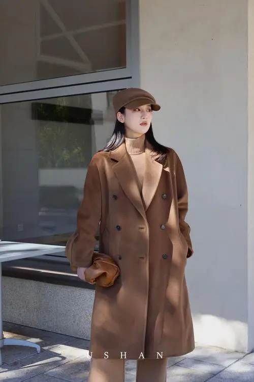 焦糖色的衣服怎么搭配衣服