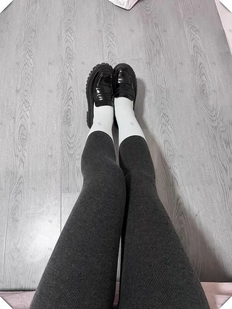 浅灰色裤袜怎么搭配