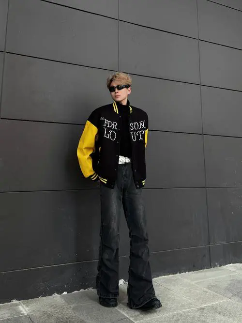 黑色棒球服配什么裤子