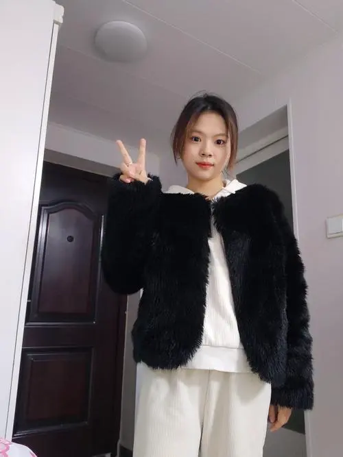 黑色皮草中款怎么搭配