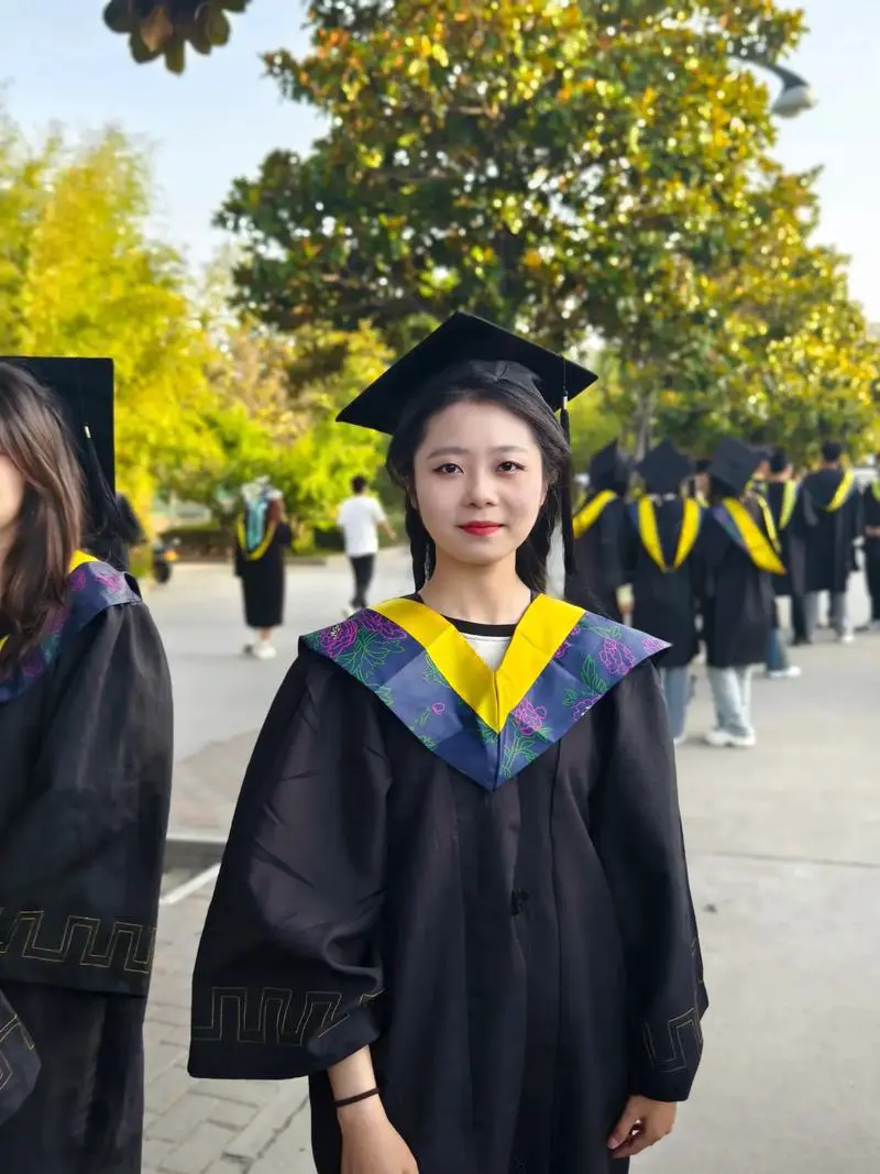 学士服怎么搭配穿