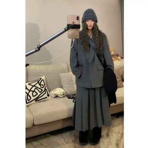 毛呢裙子配什么上衣