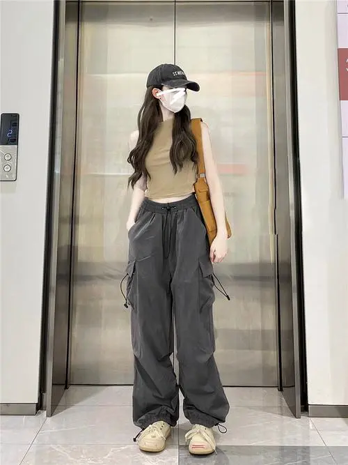 女工装裤配什么上衣