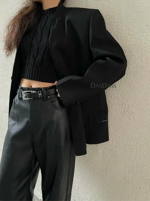 黑色无领羊毛短外套怎么搭配图片