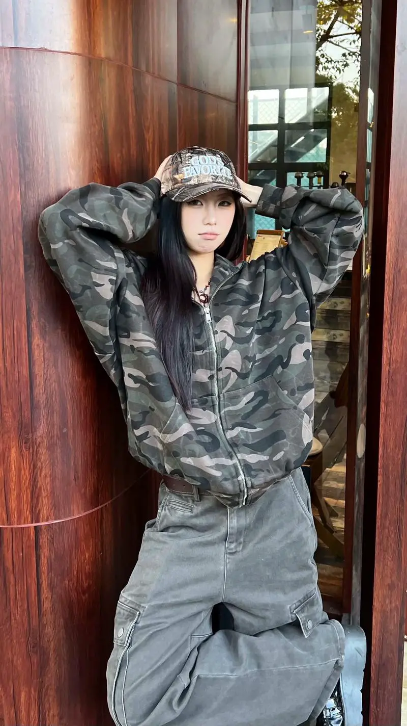 穿卫衣外套怎么搭配什么裤子好看