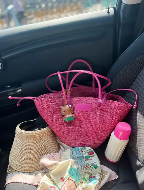 玫红色包怎么搭配