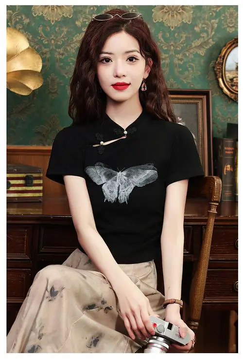 黑色印花t恤怎么搭配外套好看