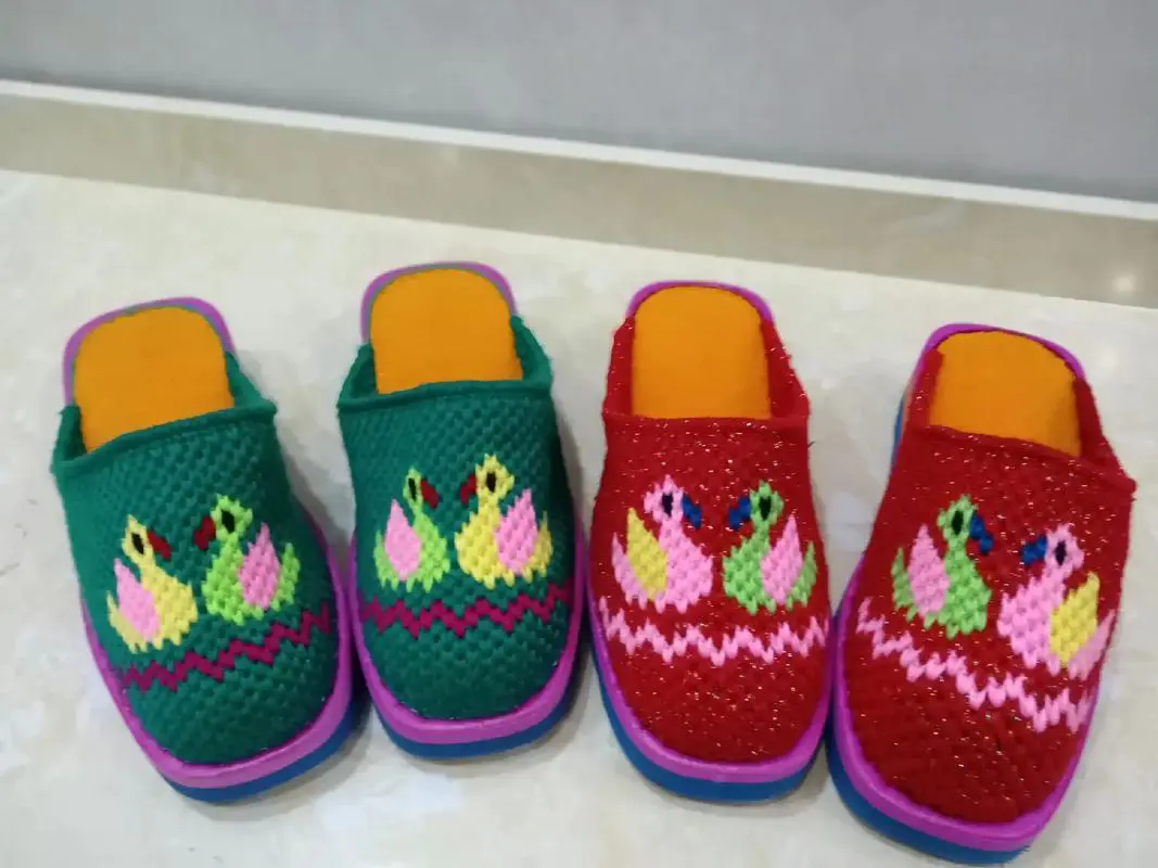 毛线绿色拖鞋怎么搭配