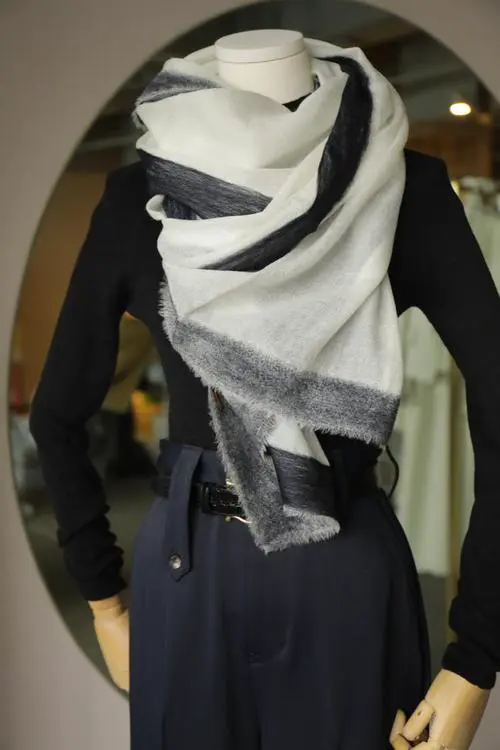 围巾买什么颜色好看