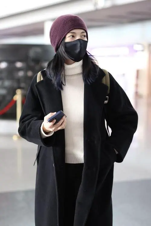 黑色长打底白色外套怎么搭配什么裤子好看图片