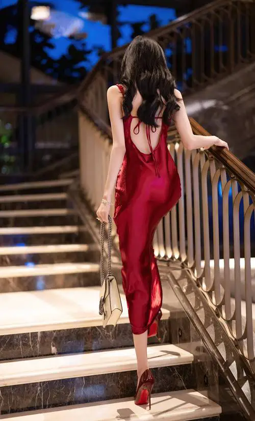 大红色细高跟鞋怎么搭配衣服图片