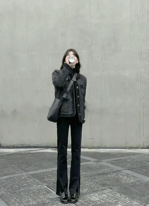 黑灰色的包怎么搭配