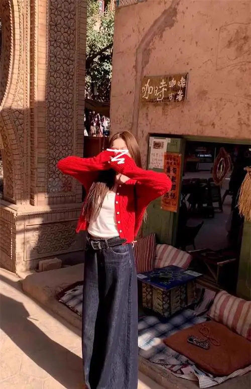 红短毛衣怎么搭配好看图片