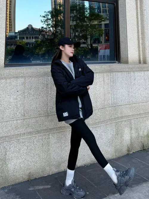 黑夹克配什么裤子好看