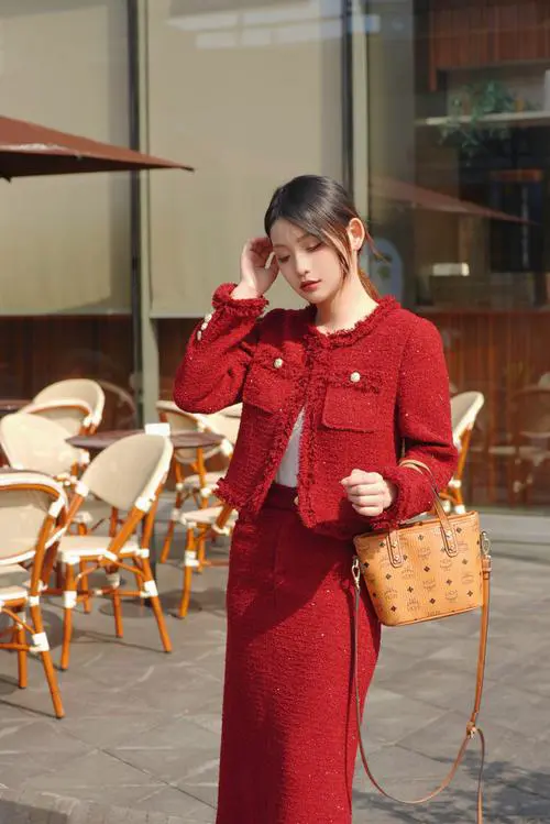 红色格格外套怎么搭配