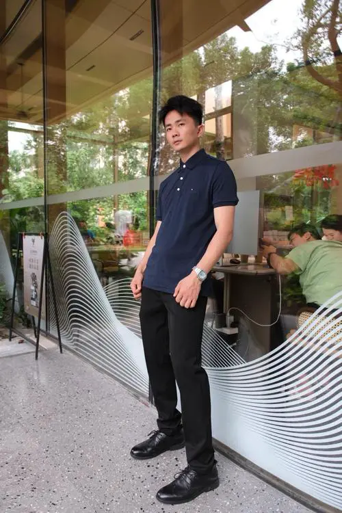 休闲皮鞋怎么搭配上衣