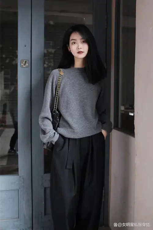 深灰衣服怎么搭配