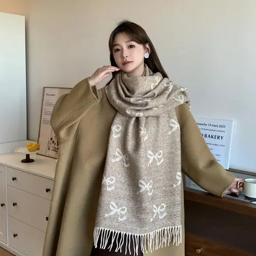 打披肩围巾怎么搭配