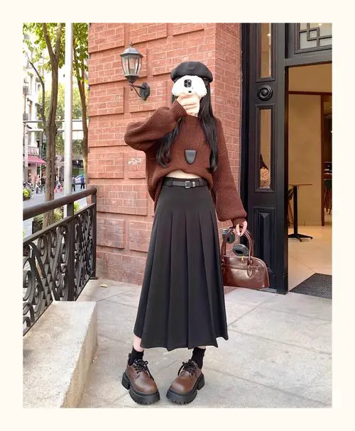 长款百褶裙搭配什么上衣