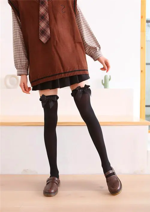 长筒过膝袜怎么搭配