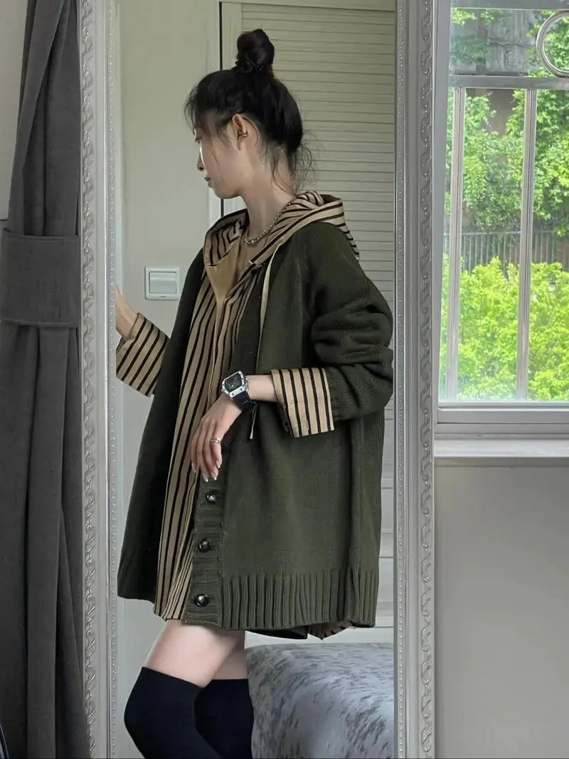 军绿的女士毛衣怎么搭配什么裤子