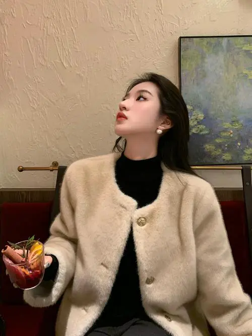 穿貂皮短款上衣怎么搭配图片