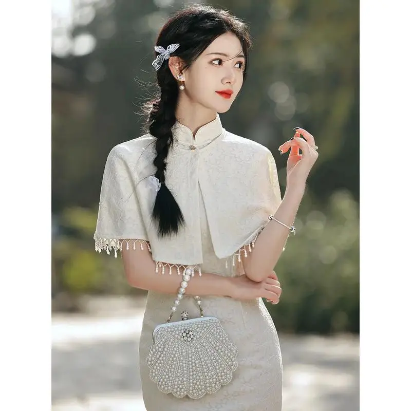 白色长披肩怎么搭配好看