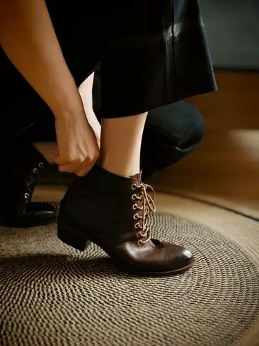 粗跟裸靴怎么搭配好看