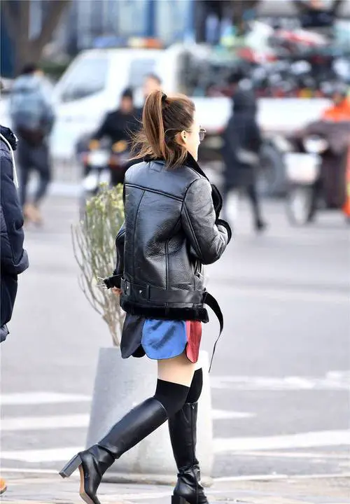 高筒靴子怎么搭配